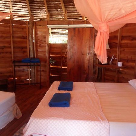 Tawan Bar And Bungalow Otel Ko Phra Thong Dış mekan fotoğraf