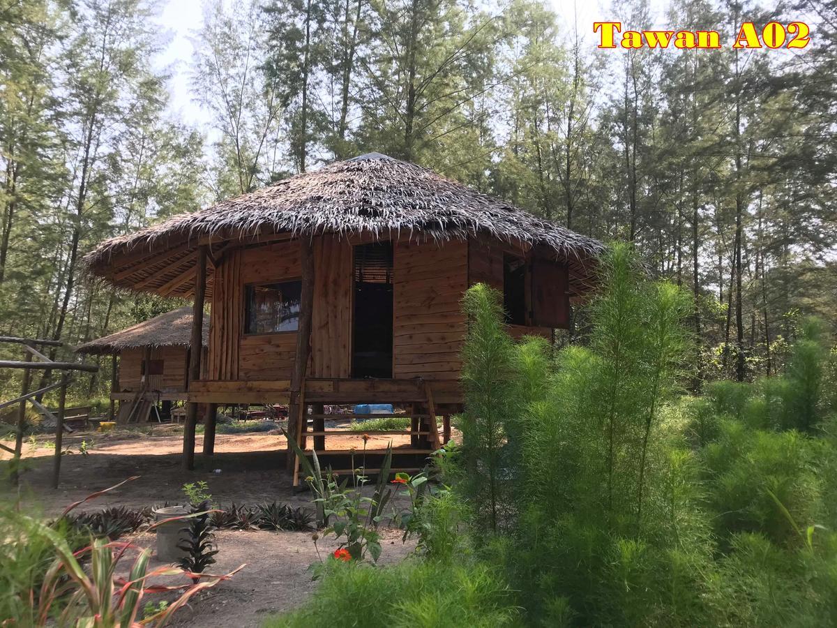 Tawan Bar And Bungalow Otel Ko Phra Thong Dış mekan fotoğraf