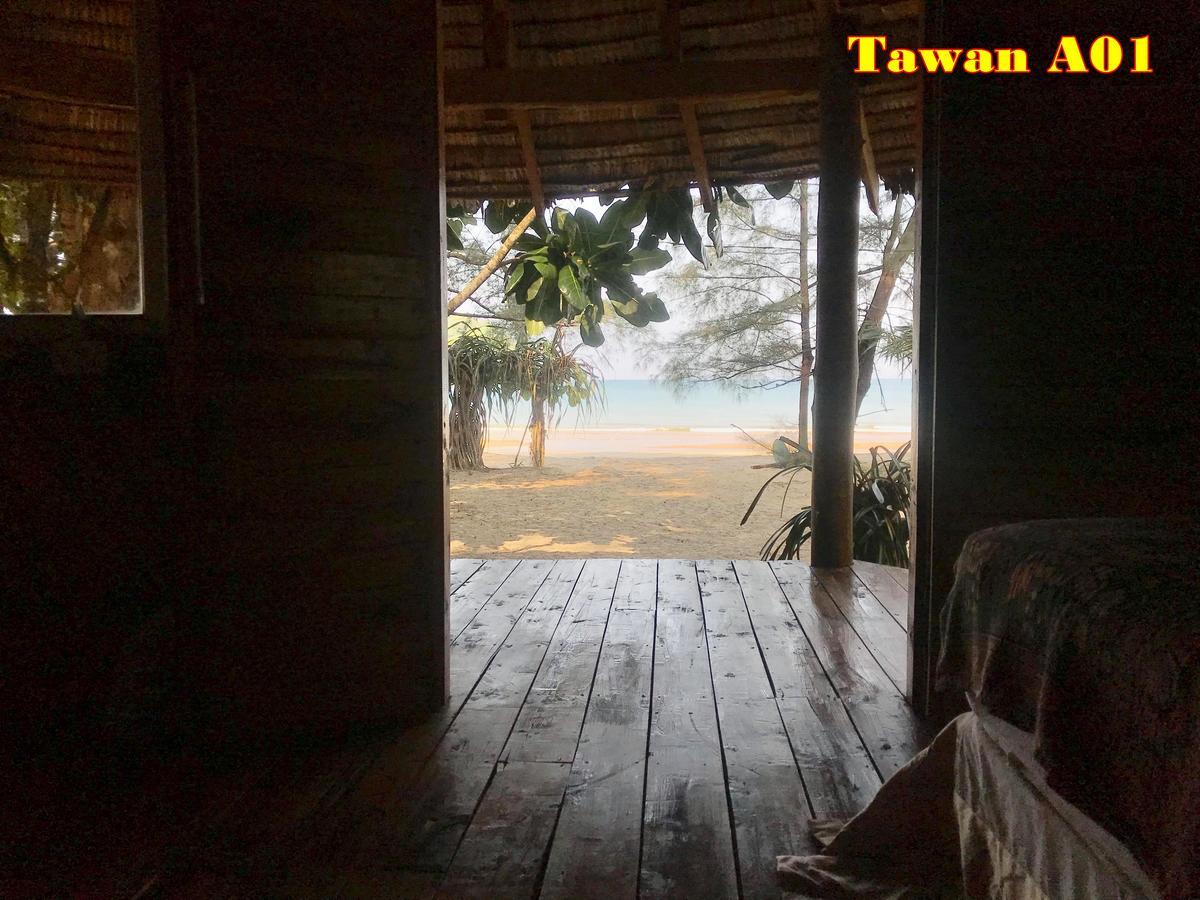 Tawan Bar And Bungalow Otel Ko Phra Thong Dış mekan fotoğraf
