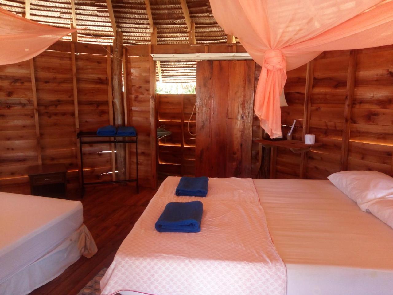 Tawan Bar And Bungalow Otel Ko Phra Thong Dış mekan fotoğraf